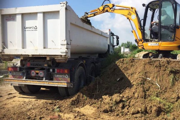 Movimento terra e scavi a Vicenza Torri di Quartesolo Padova e Verona 9898798